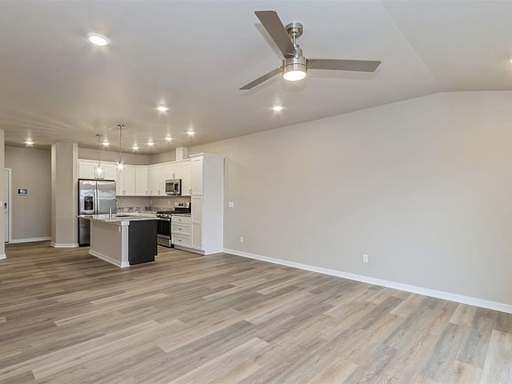5th image of 782 Clark Ave