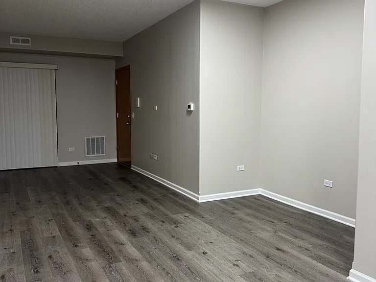 5045 N Northwest Hwy #201 — Photo 8