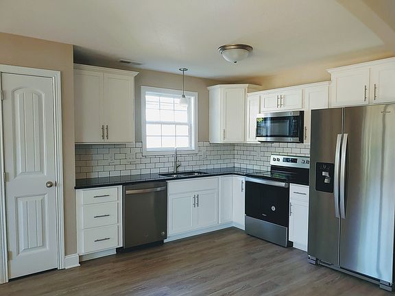 3rd image of 98 Anderson Pl