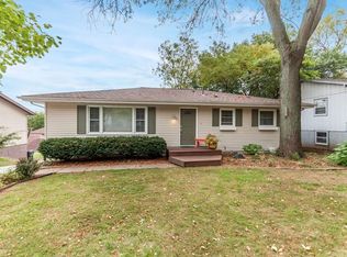 1734 Chestnut Ln NE, Cedar Rapids, IA 52402