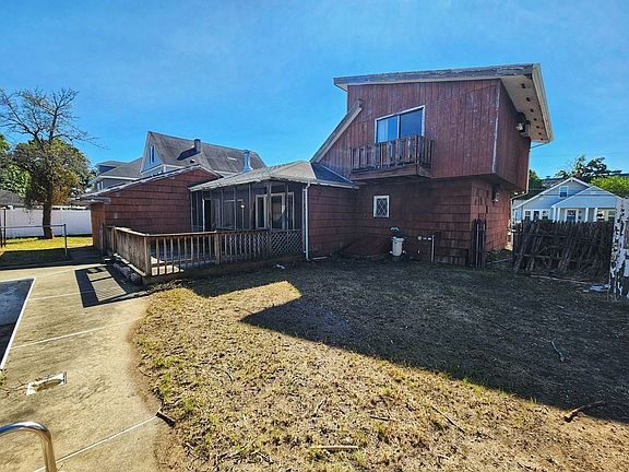 3rd image of 12 Glen Ave