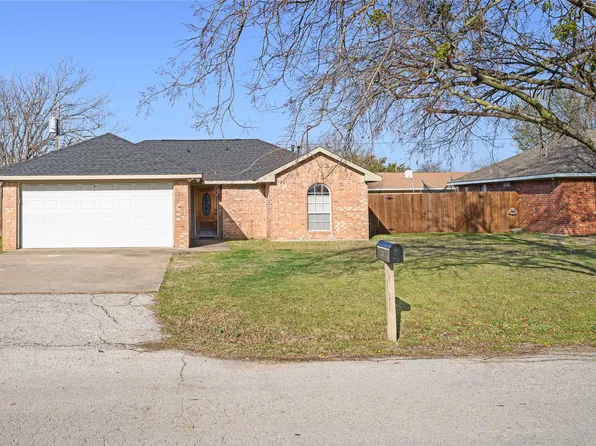 1307 S Howeth St, Gainesville, TX 76240