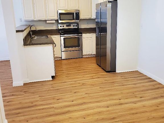 Room for table near kitchen area