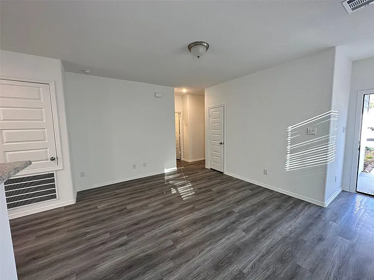 16504 Moss Ln — Photo 4
