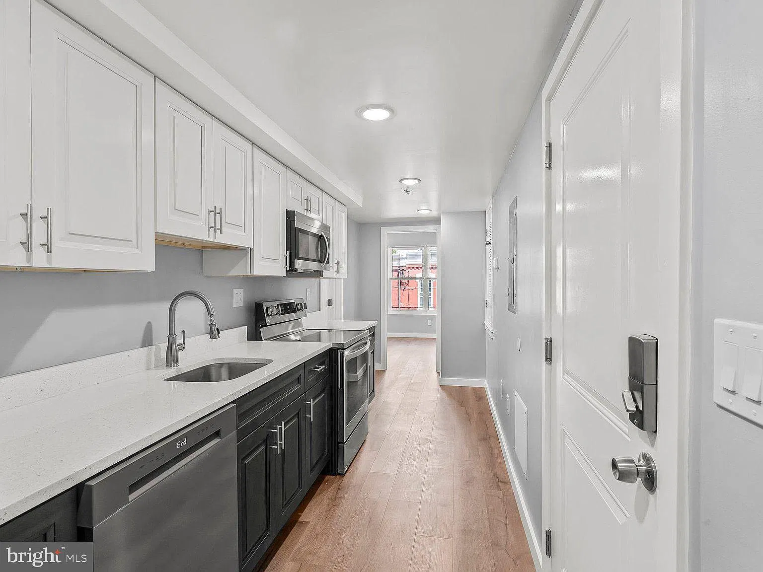 2 bed, 2.0 bath, 1800 sqft, $1,600 — Photo 4
