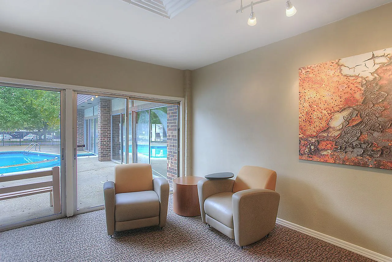 Nottingham Place Apartments — Photo 3