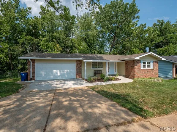 341 Pegasus Dr, Saint Louis, MO 63129