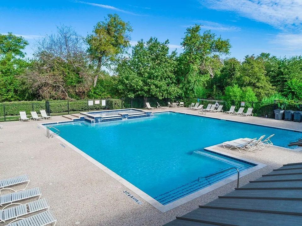2524 Navasota Dr