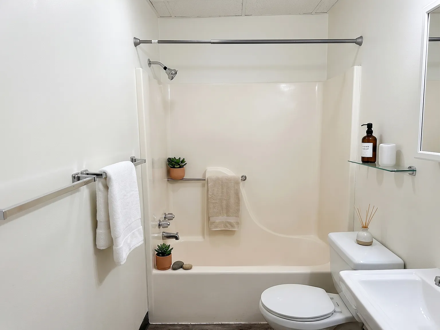 1 bed, $995 — Photo 4