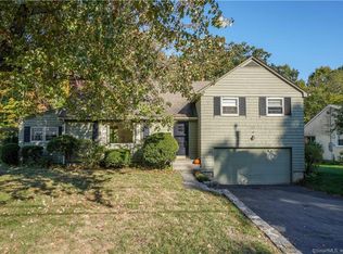 40 Brookmoor Rd, West Hartford, CT 06107