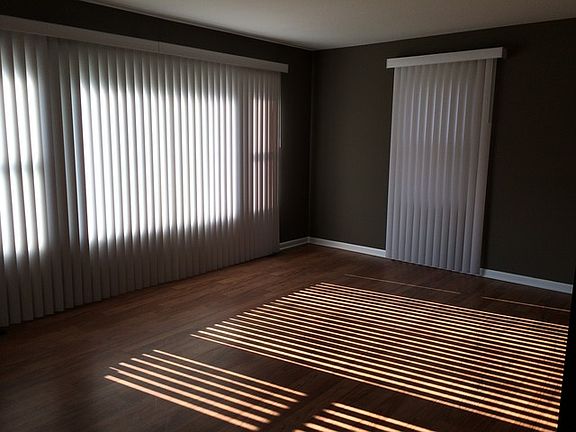 3rd image of 14103 S Dearborn St