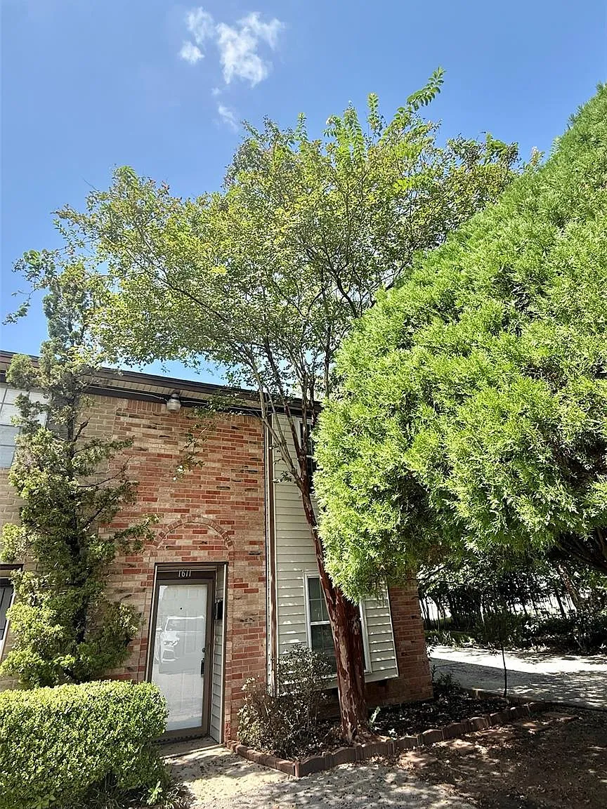 3 bed, 2.5 bath, 1324 sqft, $1,595 — Photo 1