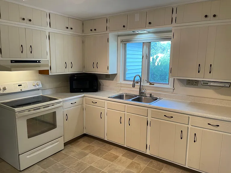 154 N Hillsdale Dr — Photo 7