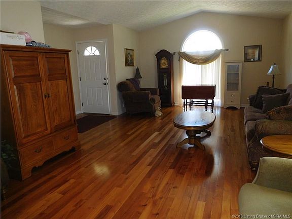 5th image of 202 E Tucker St