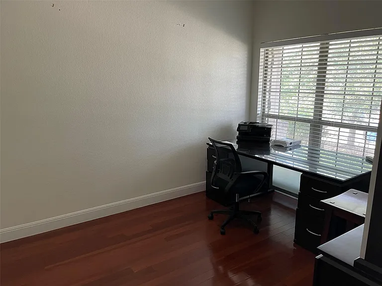 7609 Covered Bridge Dr — Photo 3