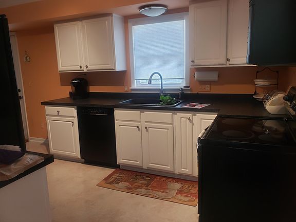 4th image of 1124 Seymour St