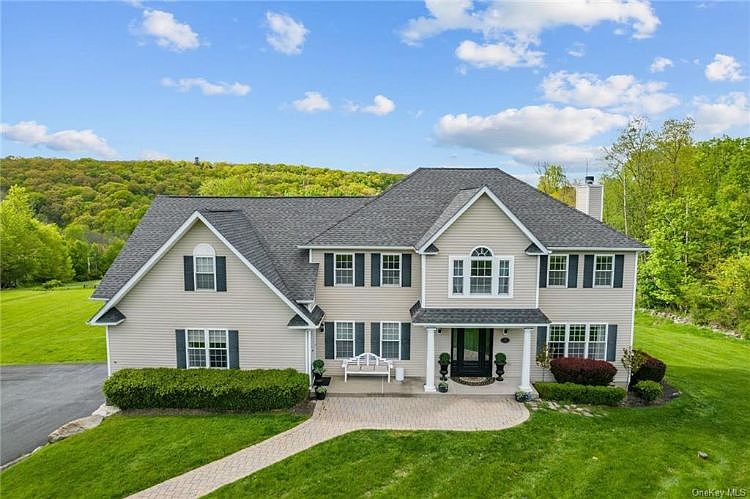 1st image of 17 Country Woods Dr