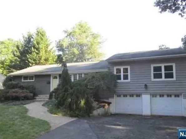 63 Pine St, Ramsey, NJ 07446