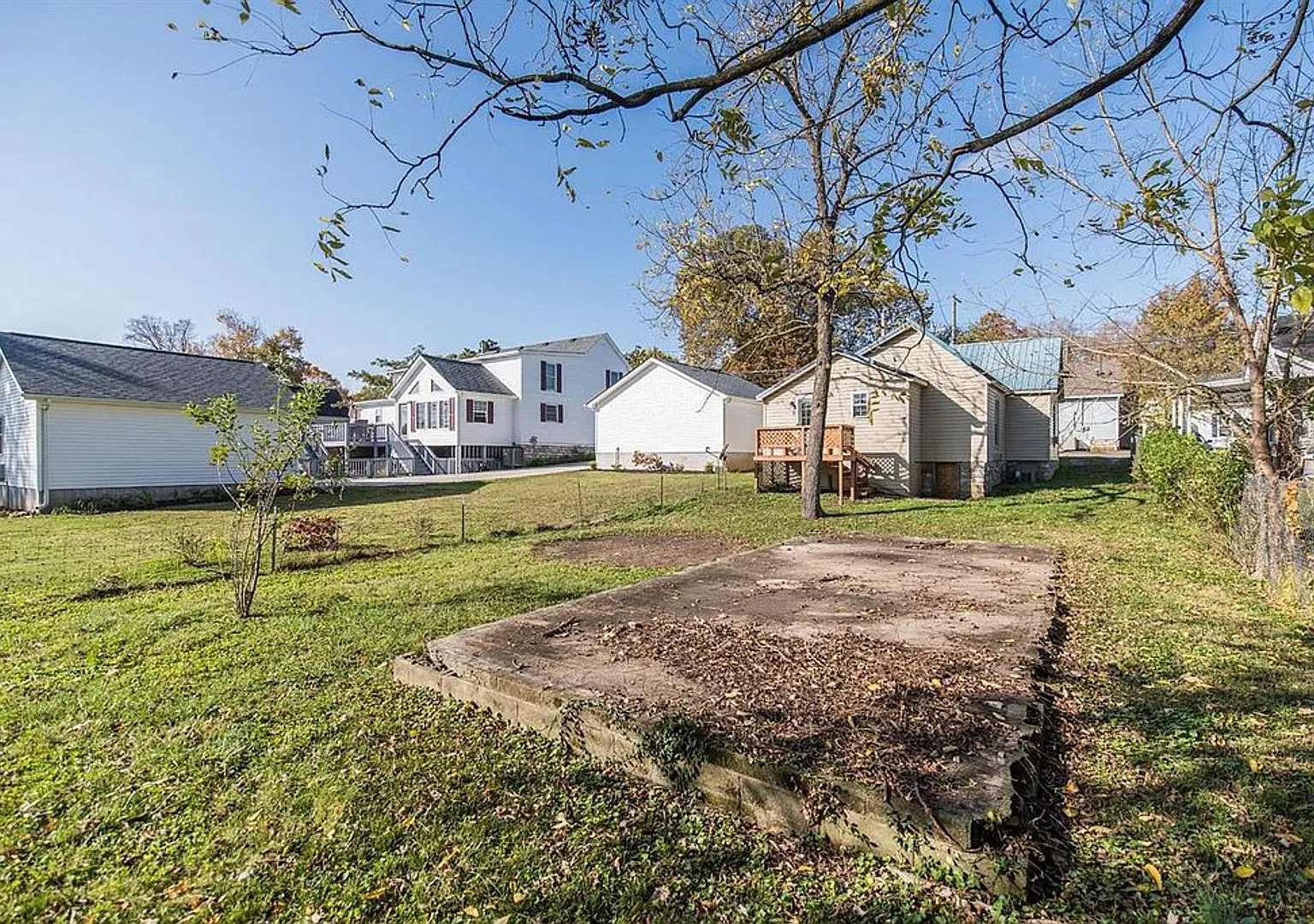 Bright & Spacious 3-Bedroom Home Pet-Friendly with Private Yard — Photo 1
