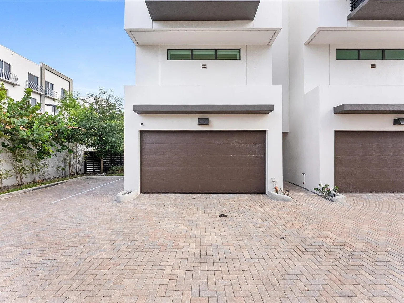 3 bed, 3.5 bath, 1988 sqft, $6,600 — Photo 4