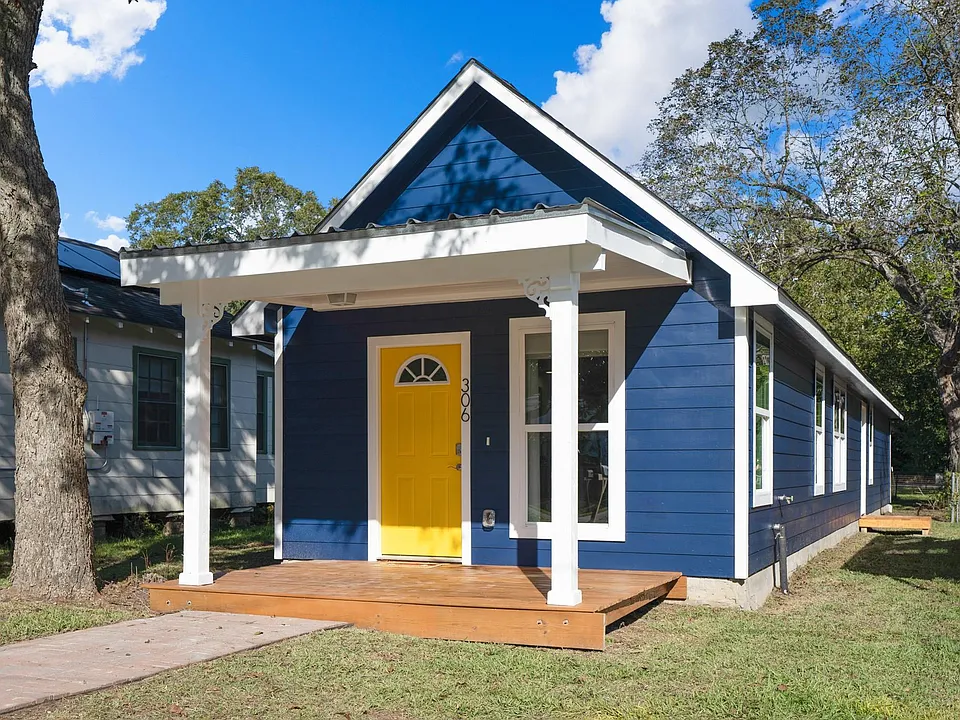 306 Foster St