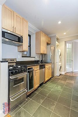 2nd image of 171 E 102nd St APT 2w
