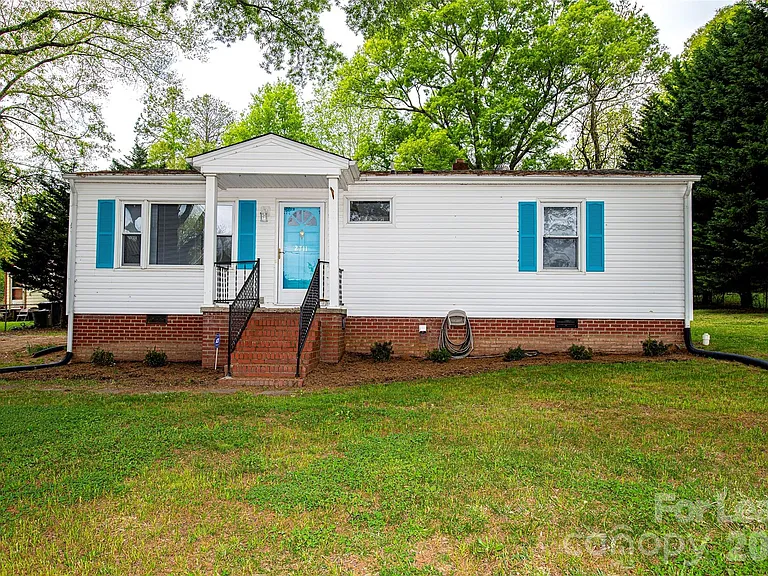 2711 Springbrook Cir — Photo 2