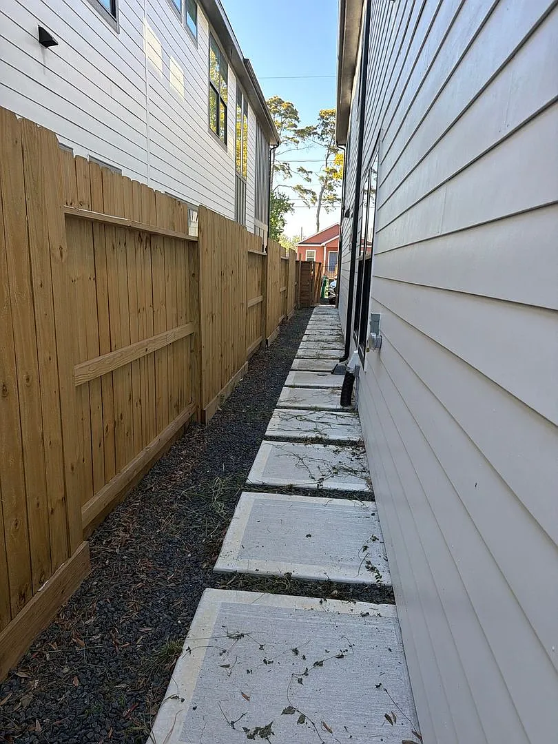 Charming 2BR Duplex in Houston — Photo 3