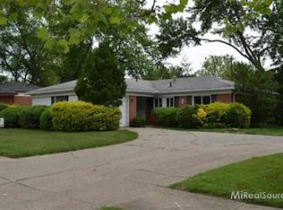 22906 Ashley St, Farmington, MI 48336