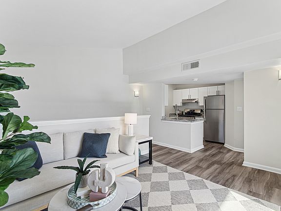4th image of 300 Cityline Ave NE #2-210