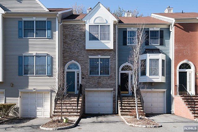 1st image of 609 Fairfax Dr