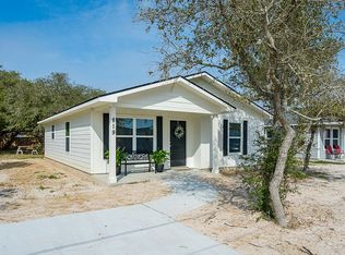819 S Fuqua St, Rockport, TX 78382