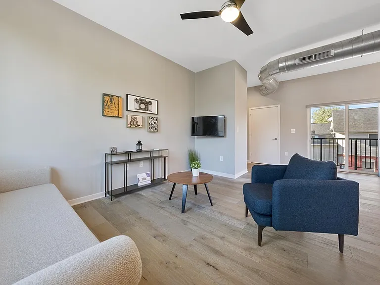 430 Jefferson Ave #203 — Photo 3