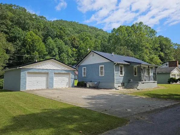 32 E Turkey Dip Rd, Oceana, WV 24860