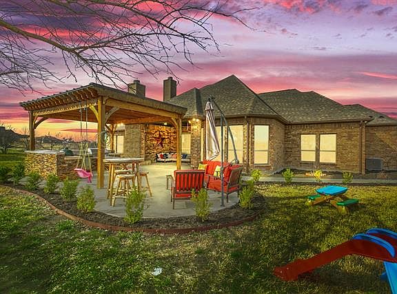 4th image of 132 Churchill Cir