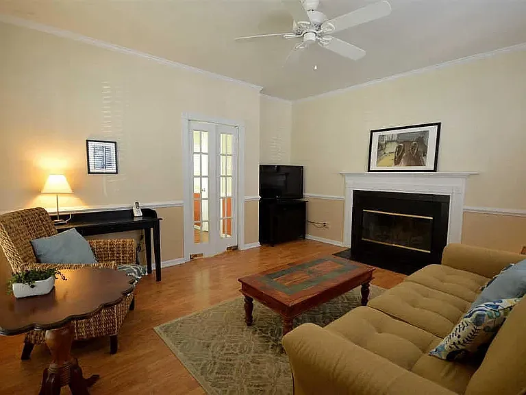 121 Ashley Ct — Photo 6