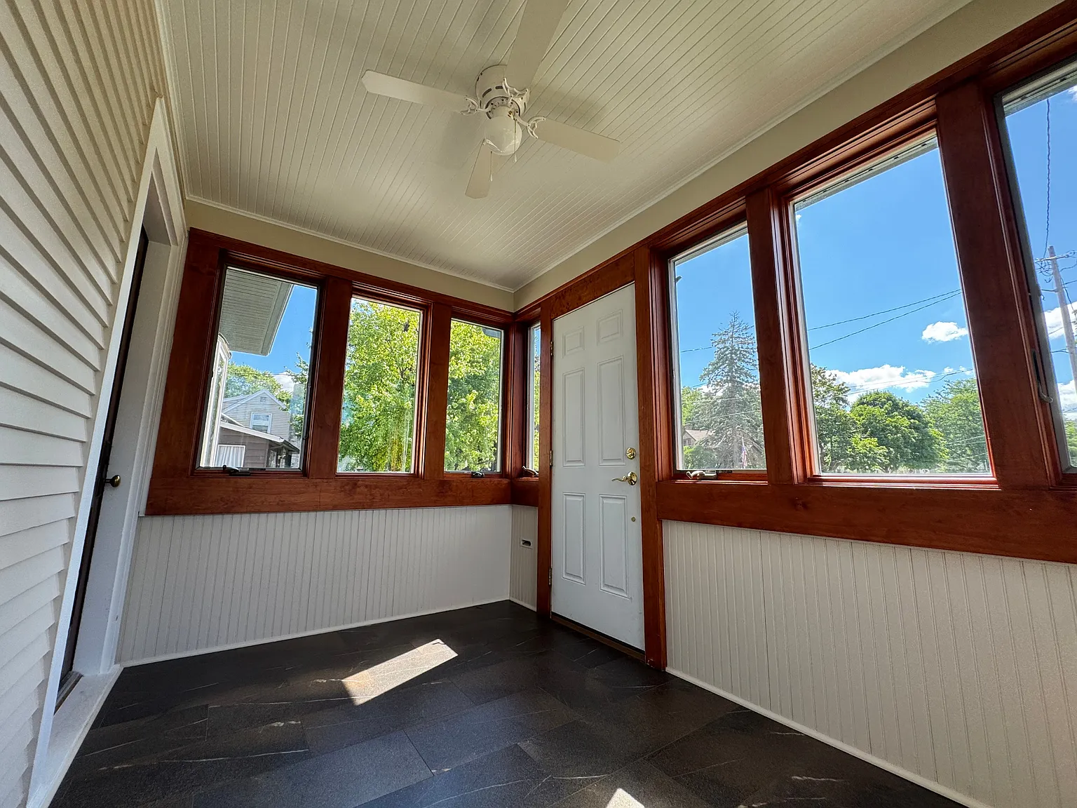3 bed, 1986 sqft, $2,200 — Photo 3