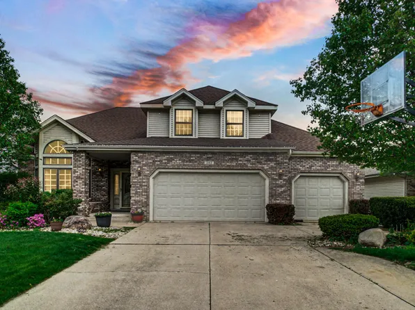242 Golfview Dr, Schererville, IN 46375