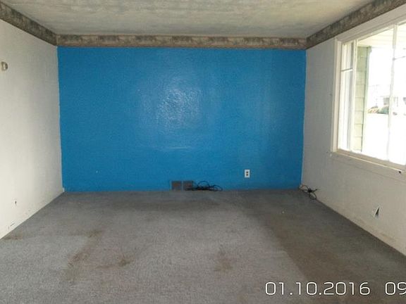 3rd image of 584 Sexton St