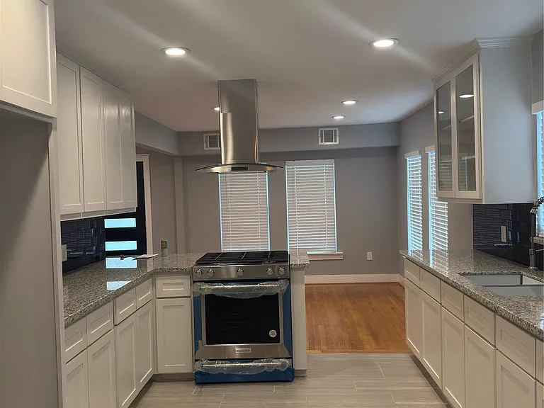 515 Caplin St — Photo 1