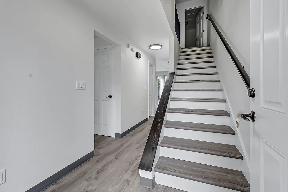 Building Photo - 1410 Rainier Dr #5