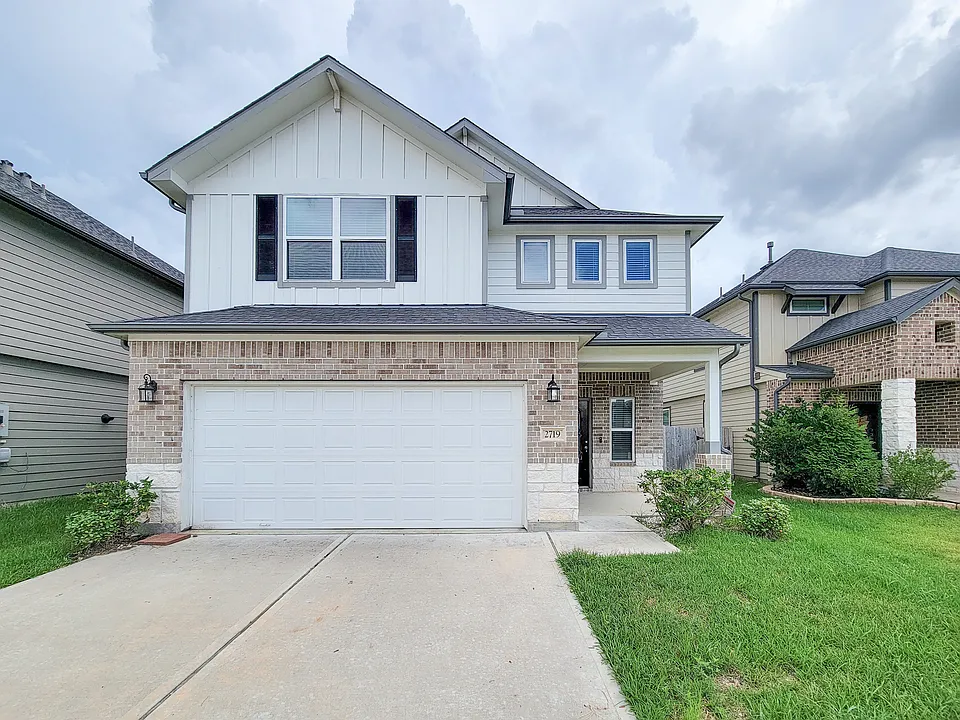 2719 Oakleaf Ash Ln