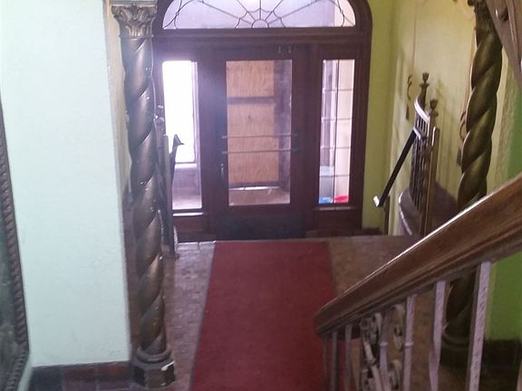 Stairs & entryway