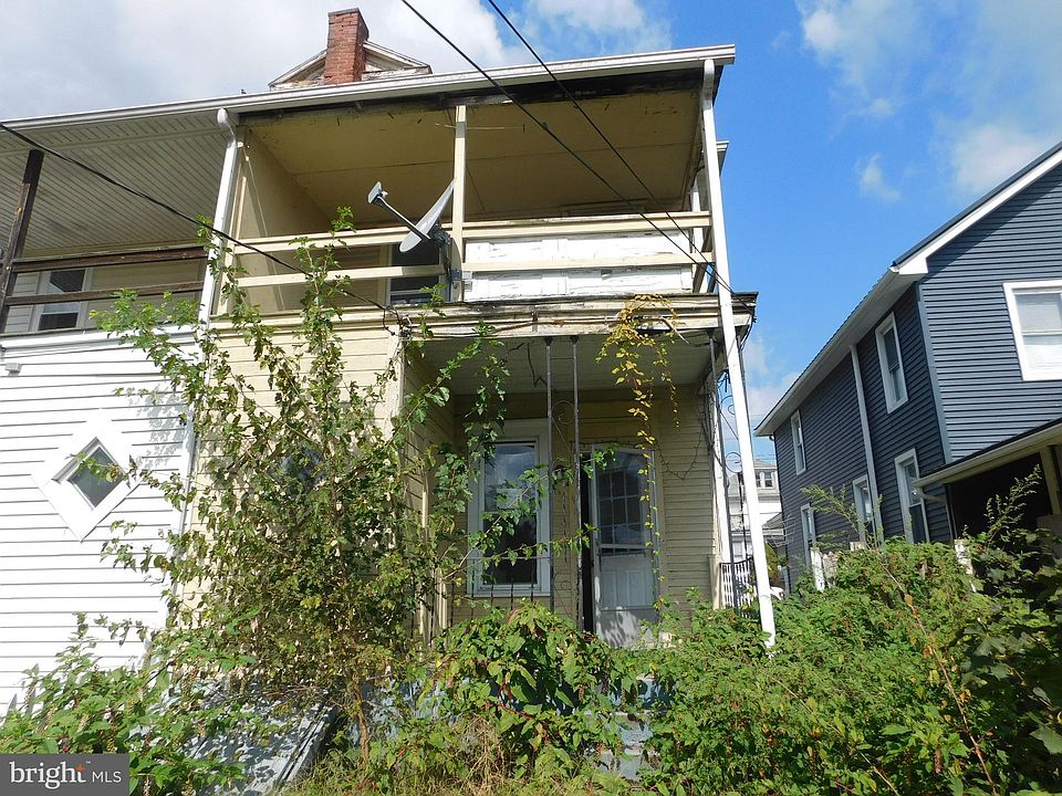 2nd image of 488 W 4th St