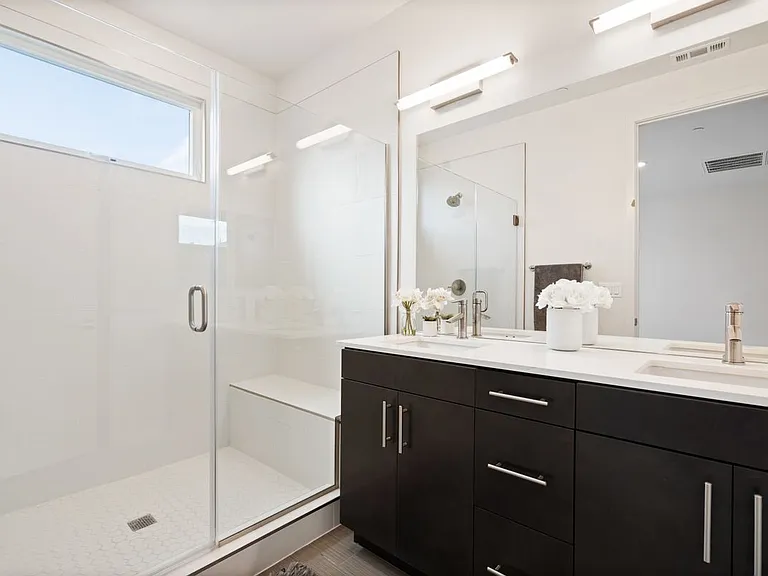 2700 E Chaucer St #14 — Photo 24