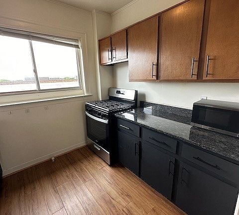 2nd image of 33325 Grand River Ave APT 1