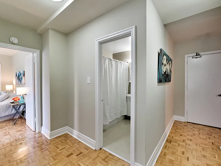 2100 Bathurst St #308 — Photo 39
