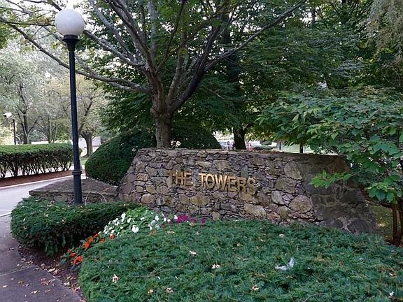 2nd image of 250 Hammond Pond Pkwy APT 513S