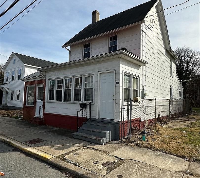 2nd image of 310 W Division St