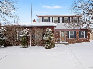 22162 Provincial St, Woodhaven, MI 48183